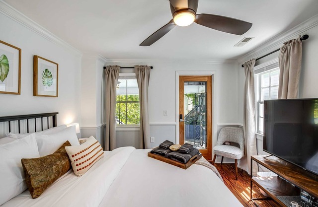 Charming Downtown 1 BR