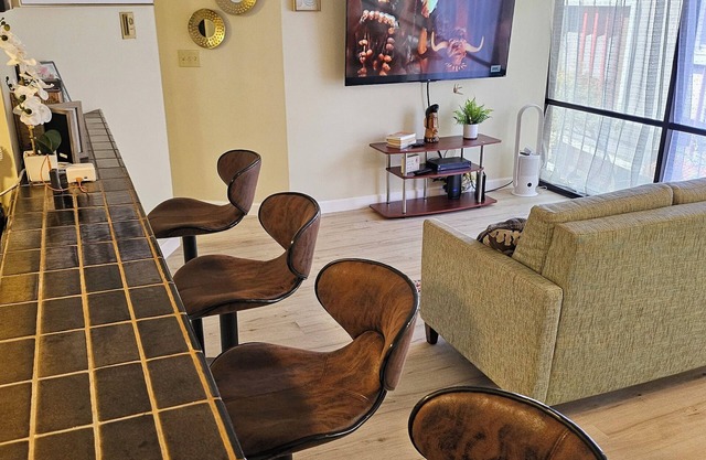 Charming Downtown Honolulu Apartment: 1-bed, 1-bath, Full Kitchen & Washer/Dryer