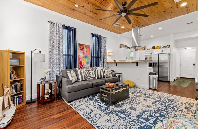 Charming Downtown SAT Retreat | Pearl & River Walk