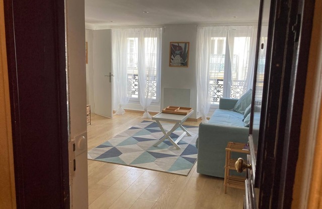 Charming Duplex in Paris w/Terrace, view on Sacred-Coeur