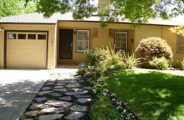 Charming East Sac 3 br Close to Downtown, Sac State, UC Davis Med Center
