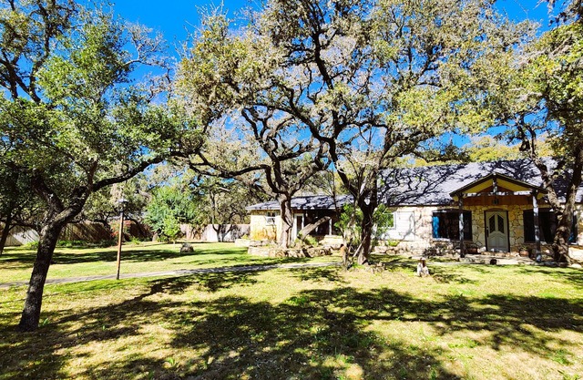 Charming Estate Home in Forested Helotes
