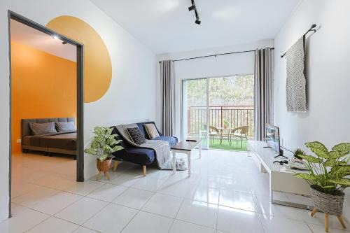 Charming Family Getaway with Home Comforts Clover Home 2-23A