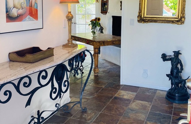 Charming, Family Home -4 blocks from the heart of Laguna Beach