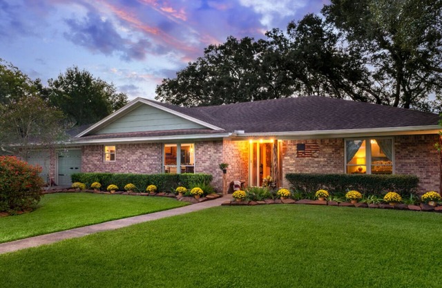 Charming Farm In Alvin Texas, with Mini Horses