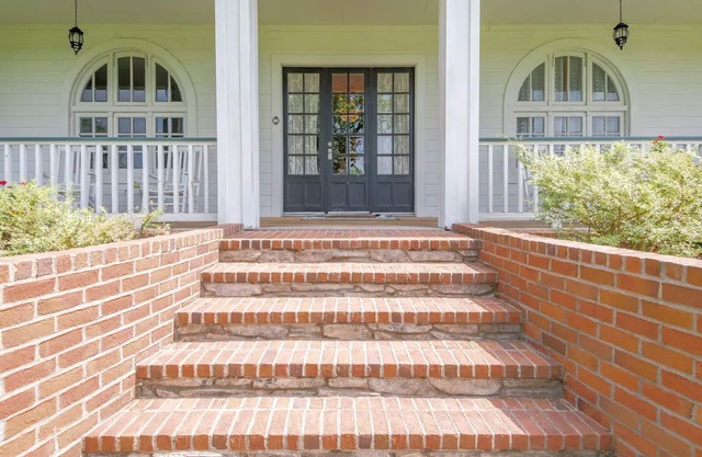 Charming Farmhouse on 11 acres