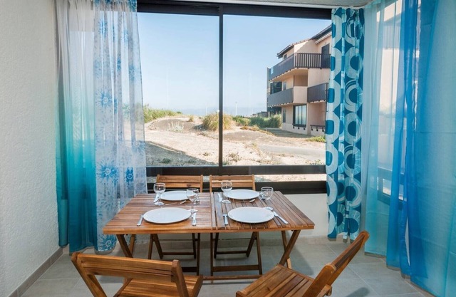 Charming flat for 4 people on the ground floor, small view of the sea.