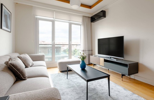 Charming Flat w Balcony 12 min to Pera Museum
