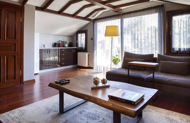 Charming Flat with a Lovely Terrace in Yenikoy