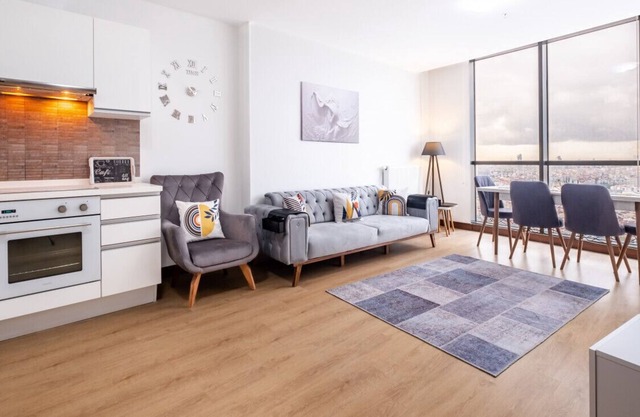 Charming Flat with City View in Atasehir