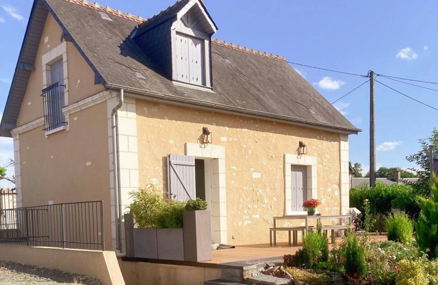 Charming Cottage with Modern Amenities, Large Garden, and Terrace in Scenic Touraine