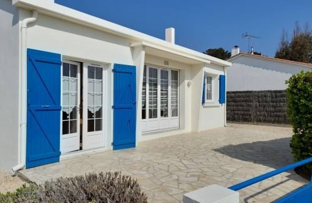 Charming Villa Near the Beach with Enclosed Garden and Parking