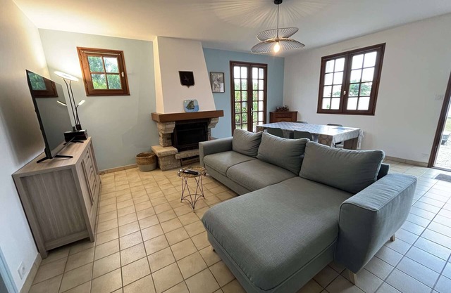 Charming Renovated Villa near Beach with Enclosed Garden and Parking