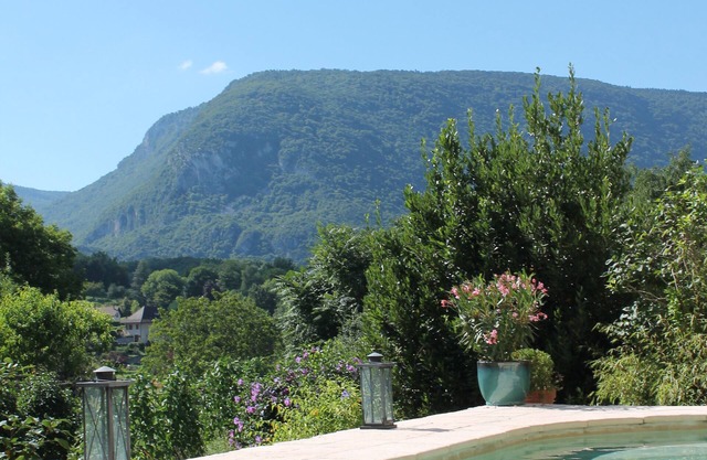 Charming stone cottage with sauna, pool, near the Grand Colombier and lakes