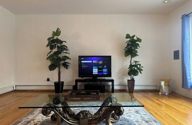 Charming French Chalet-Inspired Gem in Hoboken – Just Minutes from Midtown!
