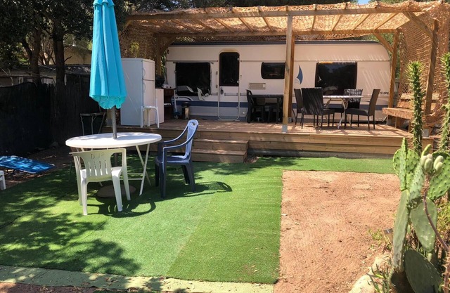 Charming fully-equipped caravan in Porto Vecchio by the sea
