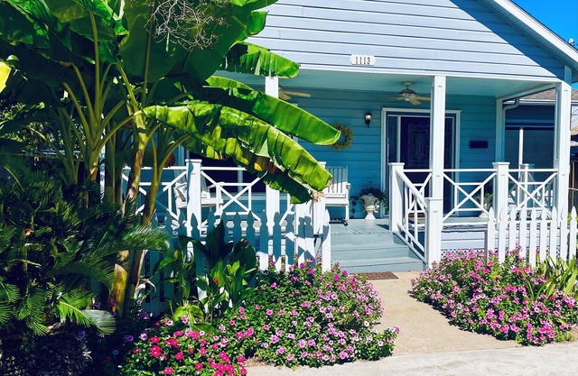Charming fully furnished 2-bedroom cottage in Seabrook, Tx -Bay Area Houston