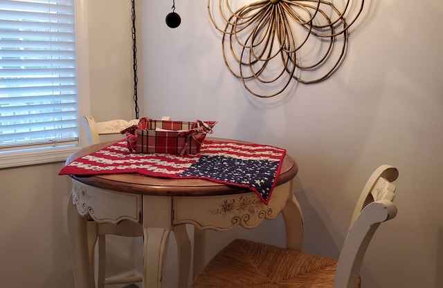 Charming furnished 2-bedroom, 1 bath apartment with WiFi, AC in lovely Kalispell