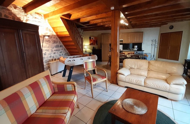 Charming gîte for 7 people, near lake and river