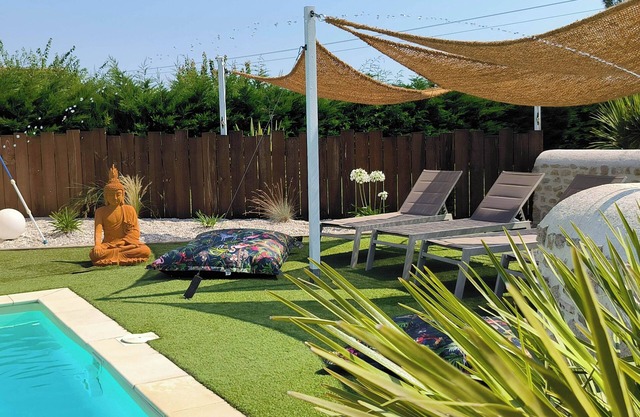 CHARMING GITE in Bordeaux country, luxury services, swimming pool, wooded park