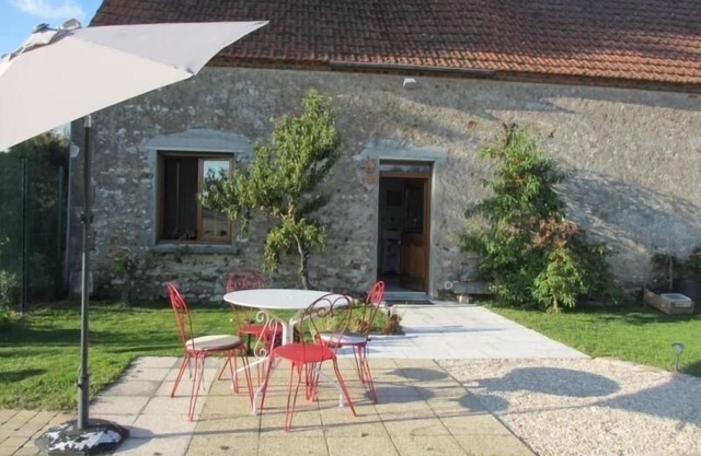 Charming Gîte in Loire Valley - Near Sully and St-Benoît, Private Lawn, All Ground Floor
