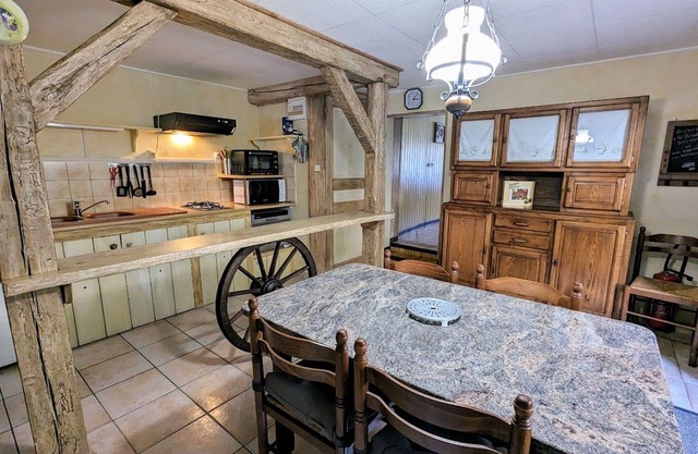 Charming Ground-Floor Cottage: Terrace, Hiking Trails, Near Forest & Amenities