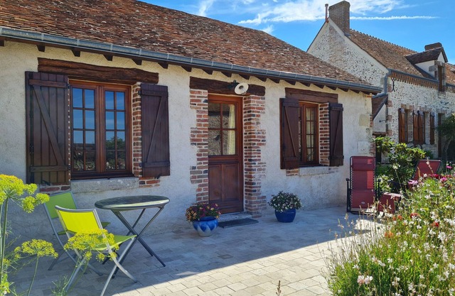 Charming ground floor Volière suite, private parking