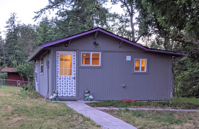 Charming Guest Cottage in the Country