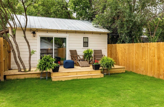 ❤Charming Guesthouse downtown w/yard, deck, bikes & FIREPIT