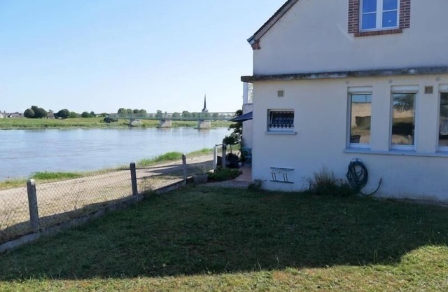 Charming House for 6 in St Père-sur-Loire, Loire View