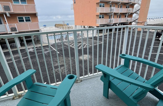 Charming Harbor House 2bd 2ba Heated Pool Beach & Ocean View Balcony