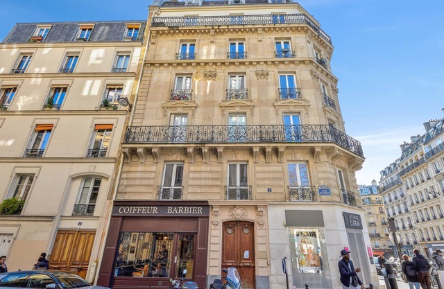 Charming Haussmannian T3 in Paris - Welkeys