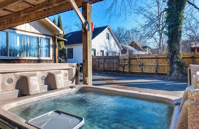 Charming historic house with 3 Bedrooms. Minutes from Dollywood!