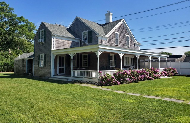 CHARMING HISTORIC ISLAND HOME-WEEKLY RENTAL- OAK BLUFFS