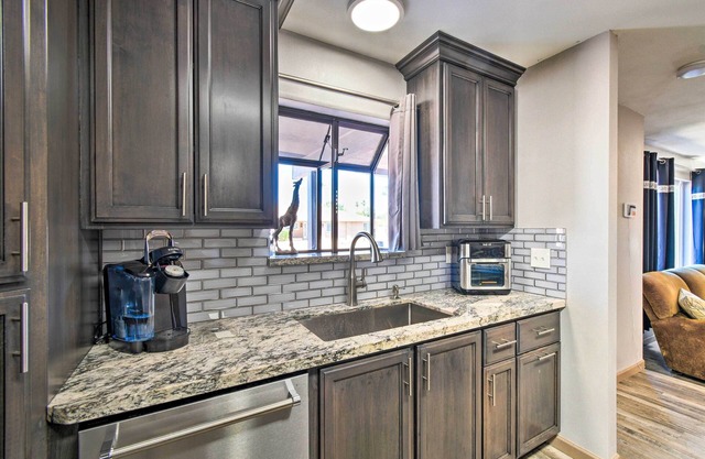 Charming Home < 11 Mi to Downtown Phoenix!