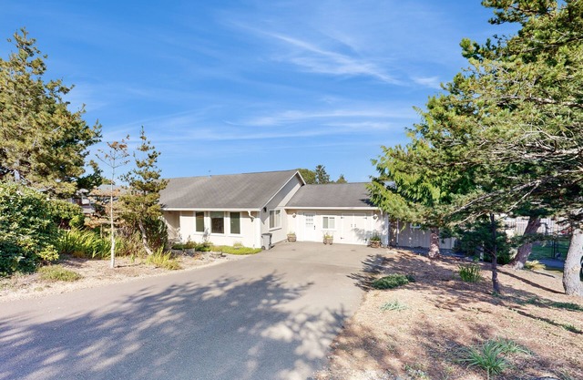 Charming home near ocean with patio, firepit, WiFi, streaming, and wood stove