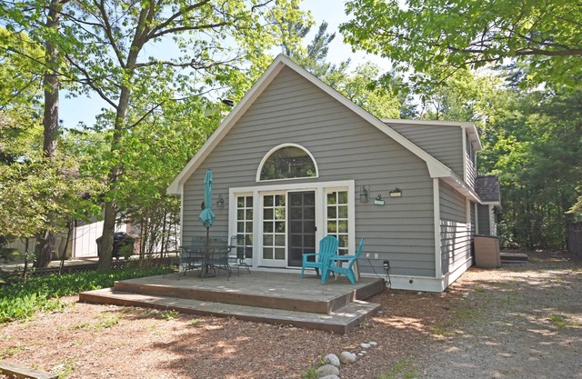 Charming home near the lake with a fireplace, central AC, washer/dryer & grill
