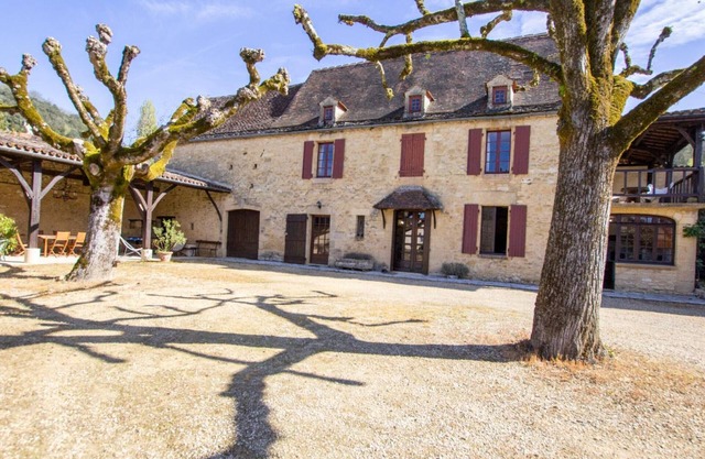Charming House in La Roque-Gageac: Terrace, BBQ, Near Dordogne River and Historic Sites