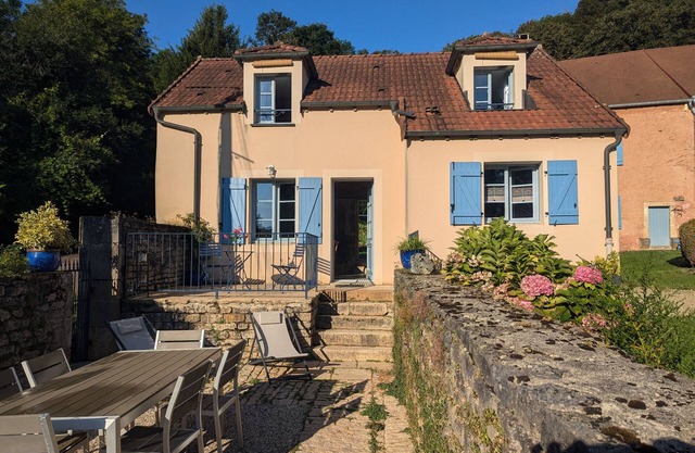 Charming house in Langres with Wi-Fi and parking