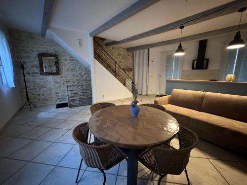 Charming house in Pezenas with garage and patio
