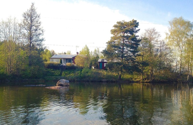 Charming house with comfort in a fantastic location right on the lake
