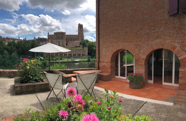 Charming house with terrace and spectacular view of the Episcopal City