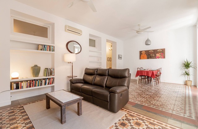 Charming in Cuchilleros, next to Plaza Mayor. Beautiful 2-bedroom apartment.