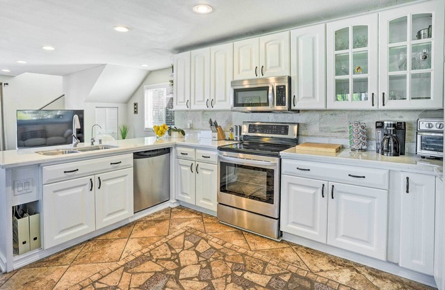 Charming Laguna Hills Home w/Private Hot Tub
