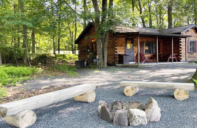 Charming Lake Front Log Cabin