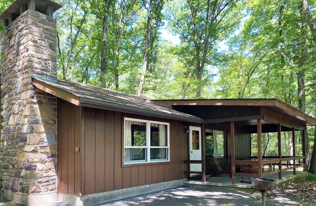 Charming Lake View Cabin in the Poconos on Private Resort