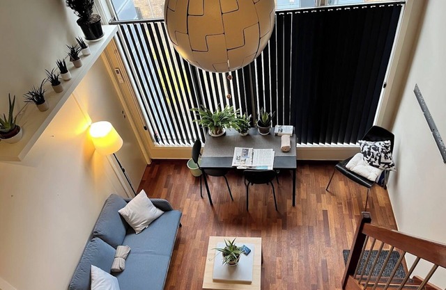 Charming large room -BnB- with balcony in wonderful Stavanger Center