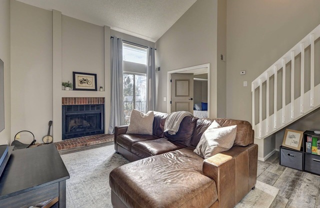 Charming Loft w/Fireplace – Minutes from Denver & Mountain Adventures