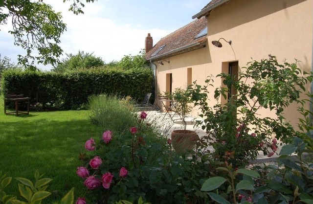 Charming Loire cottage with terrace in nature