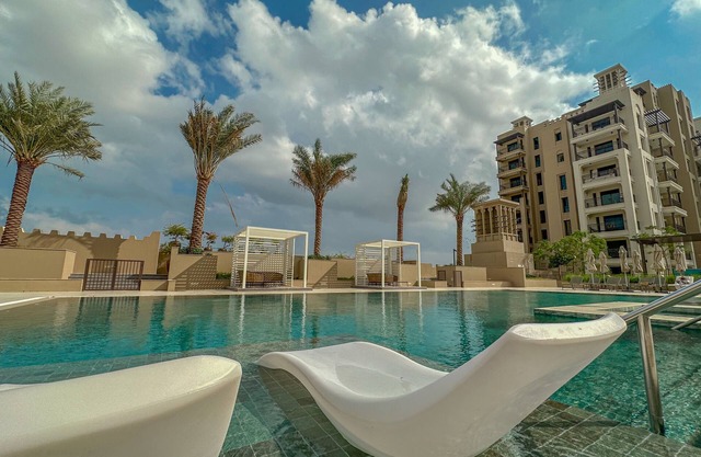 Charming Modern Apartment Close To The Souk in MJL